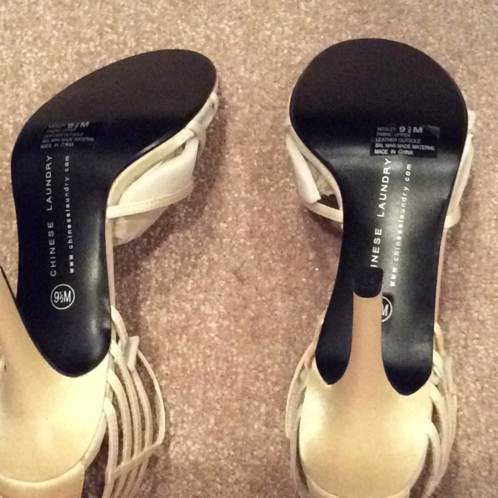 Cream Ivory Strappy heels Chinese laundry nwt, 9.5